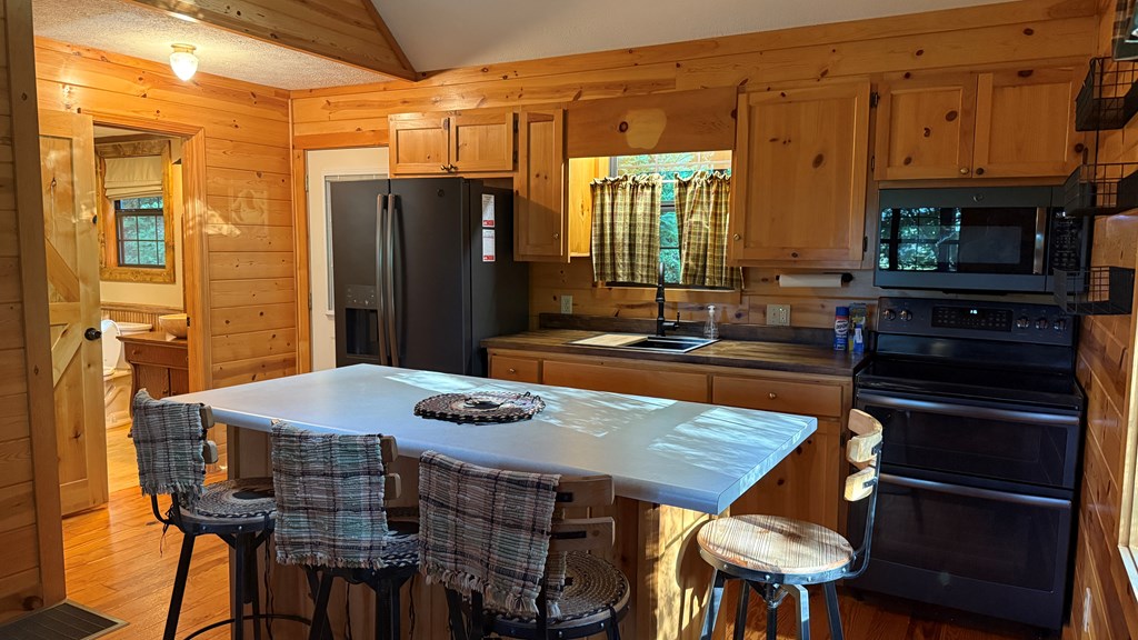 419472 Young Harris Residential