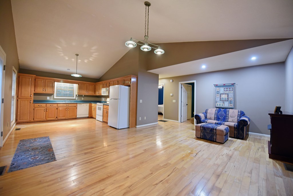 419498 Young Harris Residential