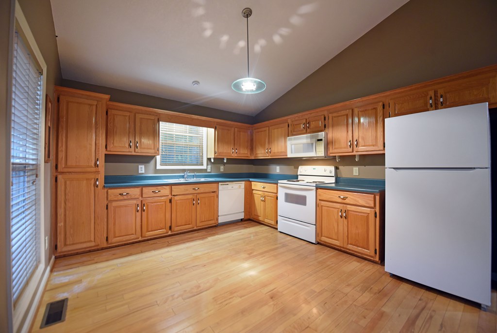 419498 Young Harris Residential