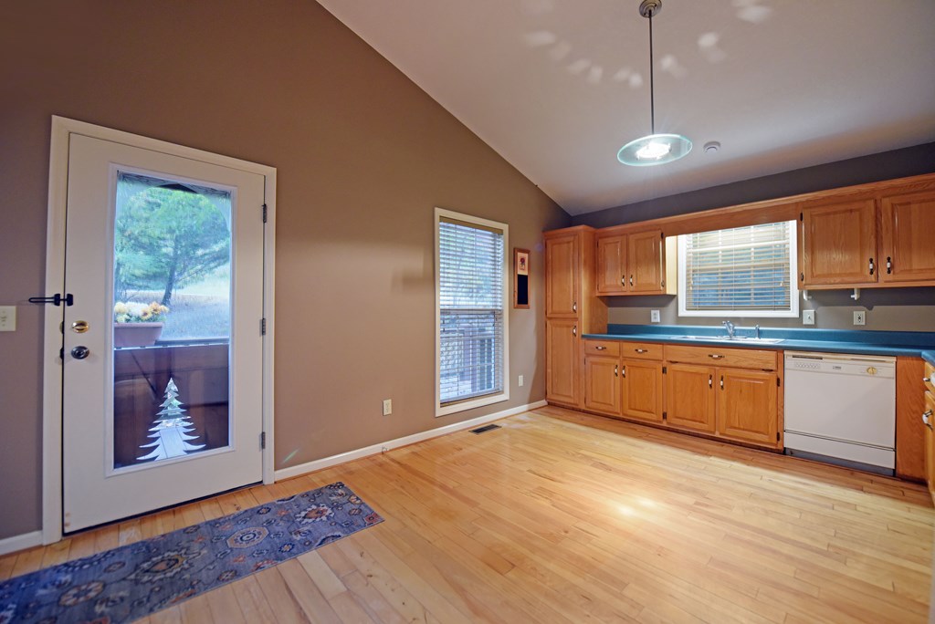 419498 Young Harris Residential
