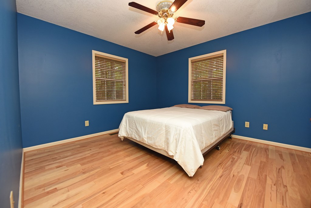 419498 Young Harris Residential