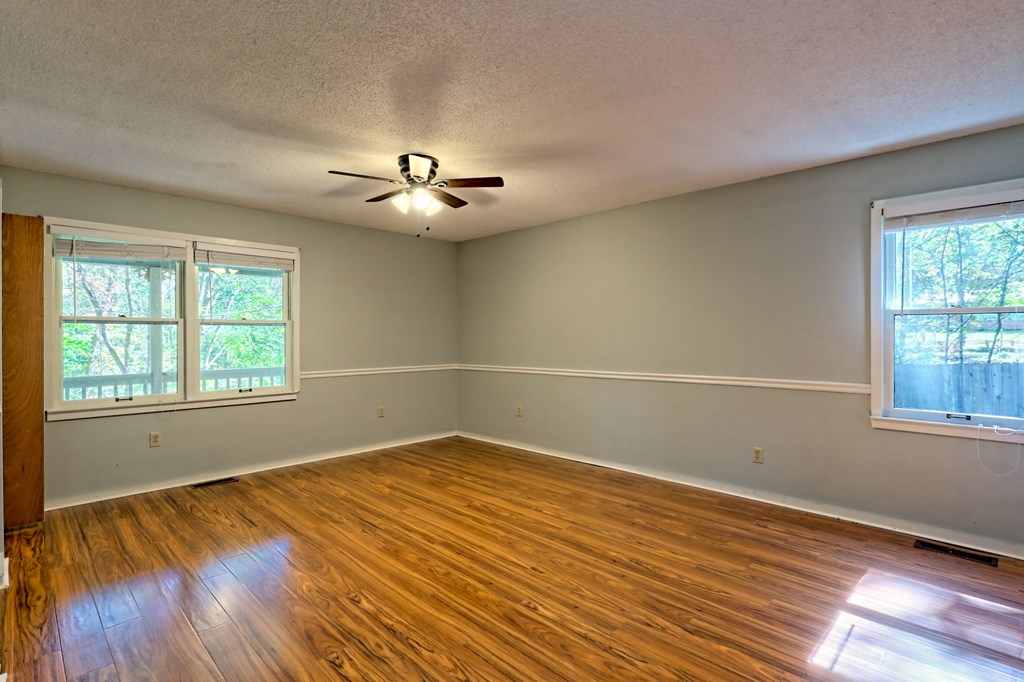 419561 Young Harris Residential