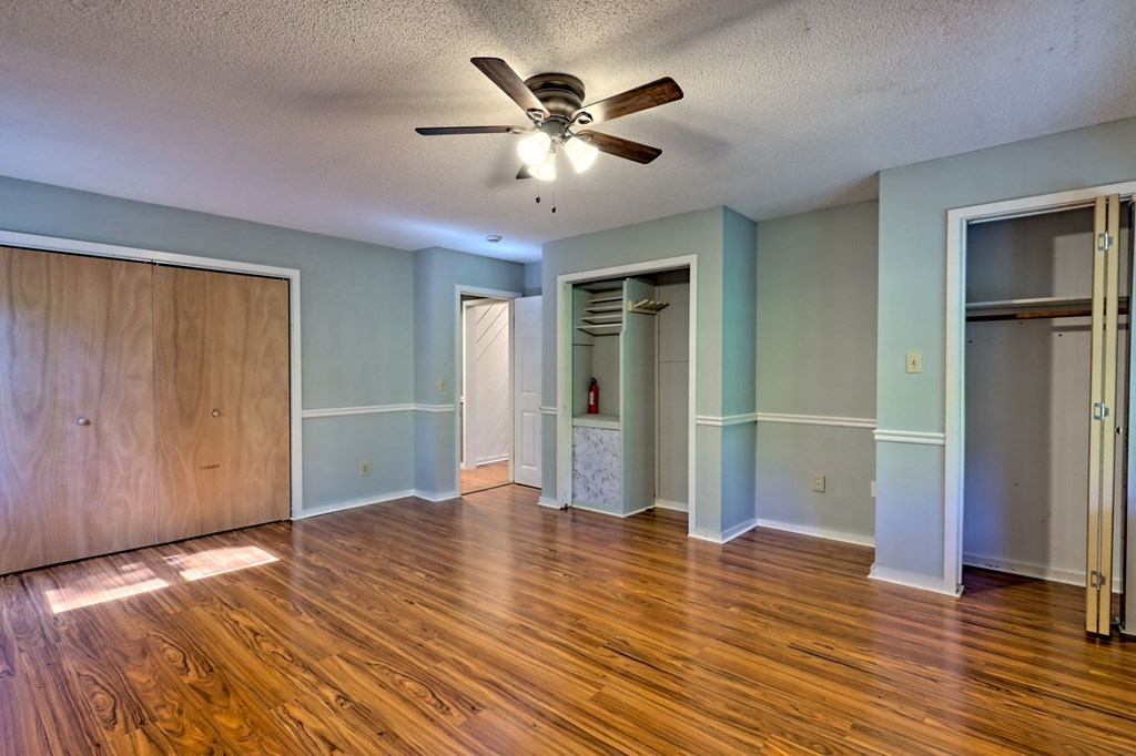 419561 Young Harris Residential