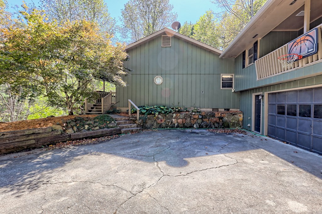 419561 Young Harris Residential