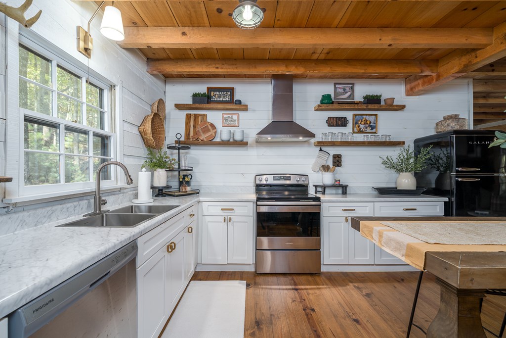 419587 Blue Ridge Residential