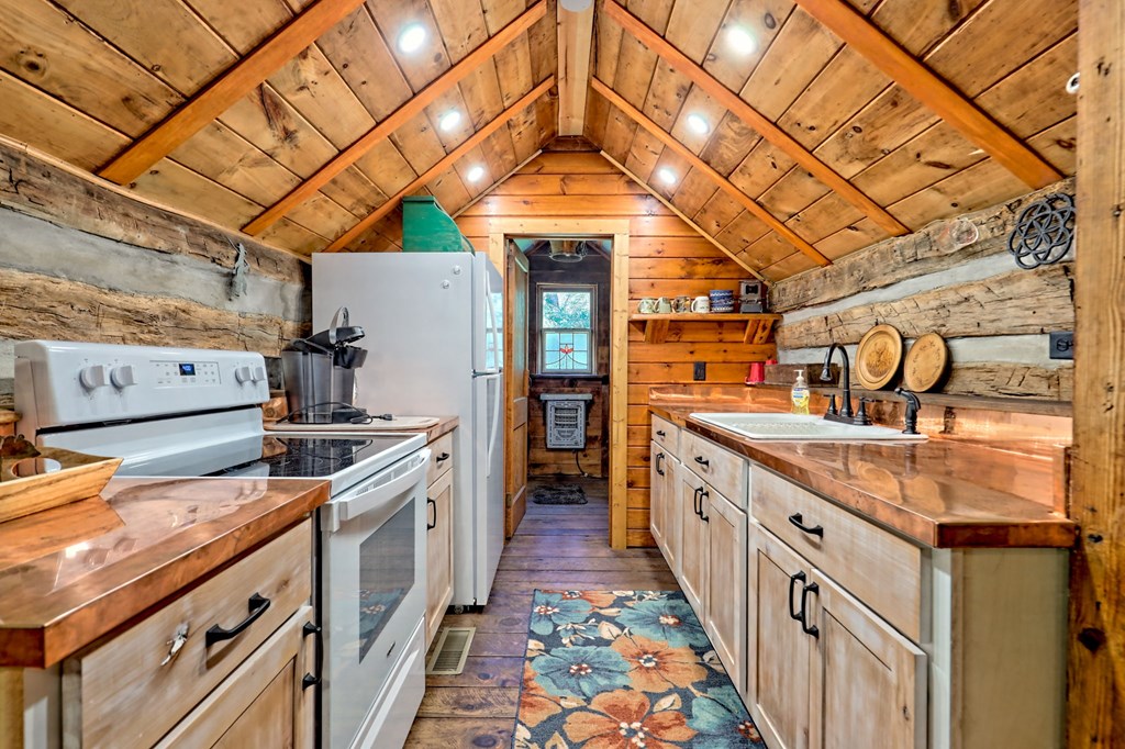 419588 Hayesville Residential