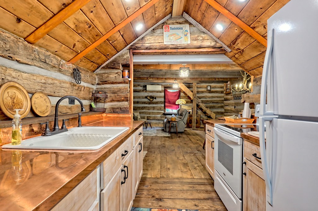 419588 Hayesville Residential