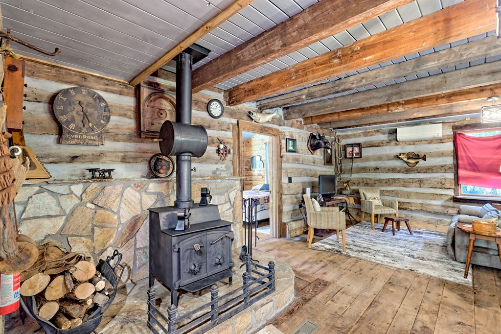 419588 Hayesville Residential