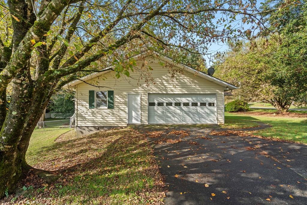419604 Hayesville Residential