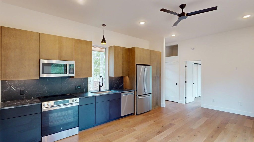 419608 Young Harris Residential