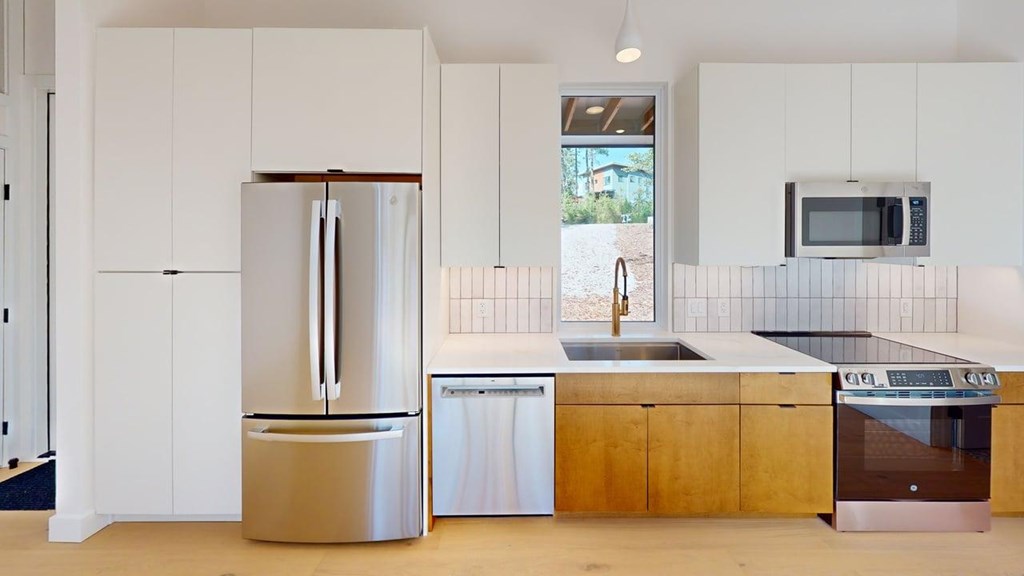 419609 Young Harris Residential