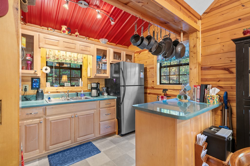 419667 Young Harris Residential