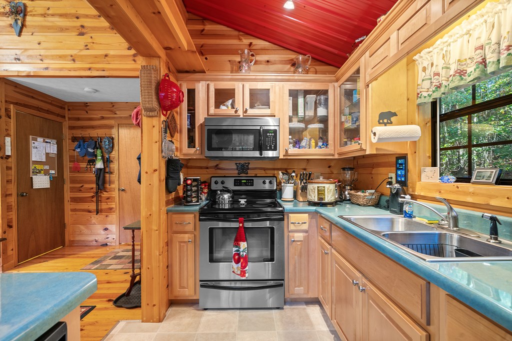 419667 Young Harris Residential