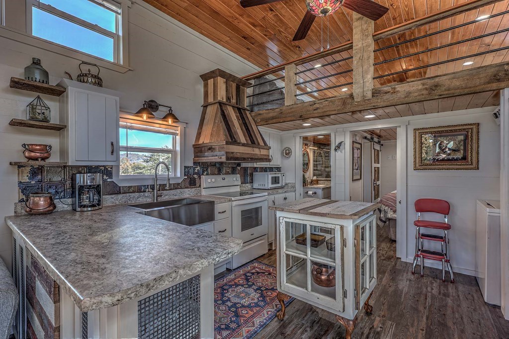 419698 Young Harris Residential