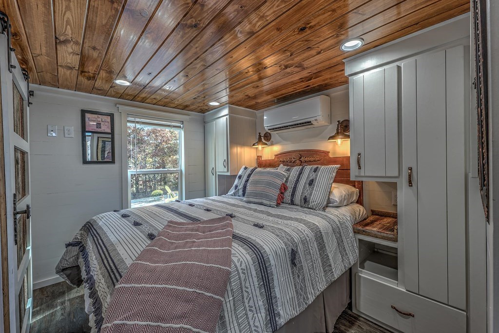 419698 Young Harris Residential