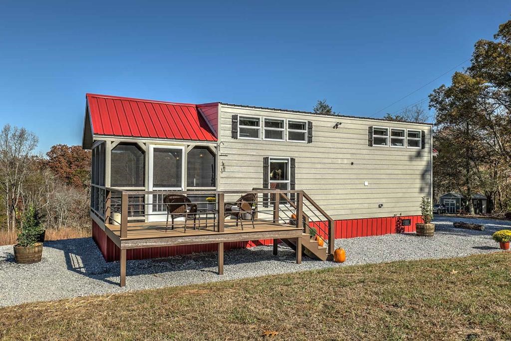 419698 Young Harris Residential