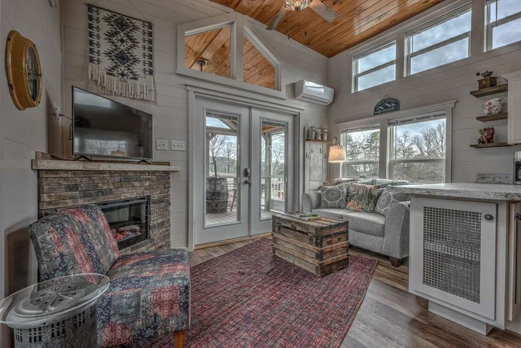 419698 Young Harris Residential