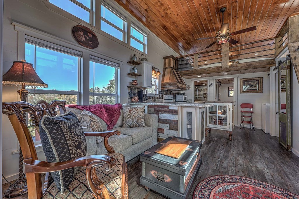 419698 Young Harris Residential