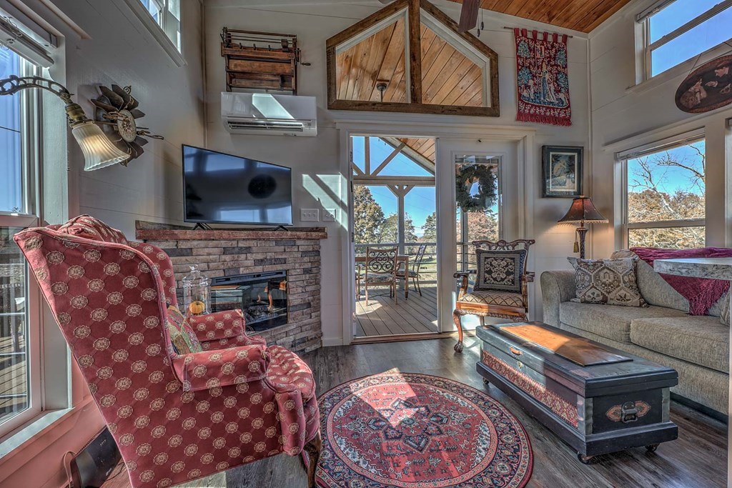 419698 Young Harris Residential