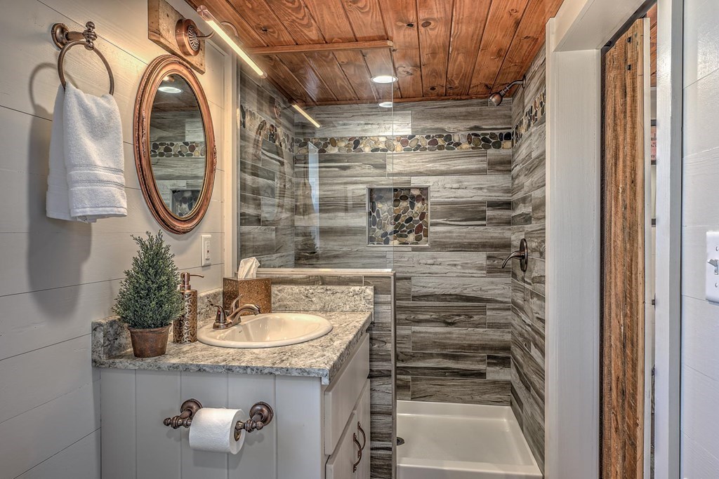 419698 Young Harris Residential