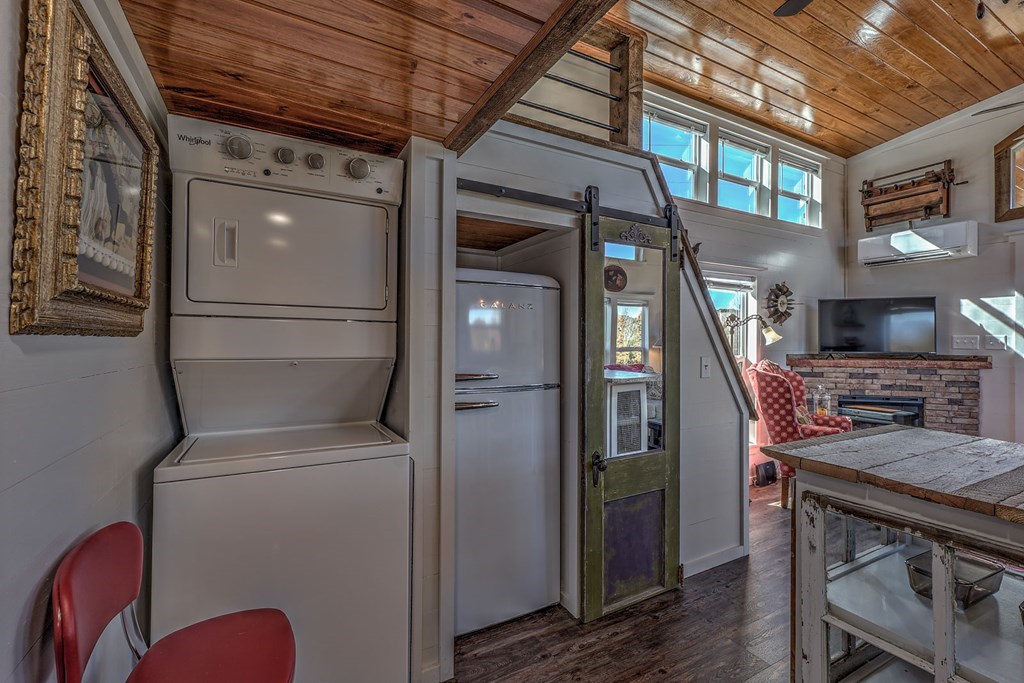 419698 Young Harris Residential