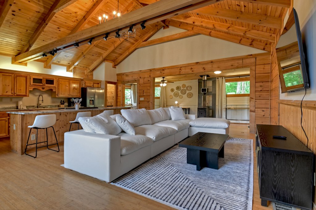 419771 Mineral Bluff Residential