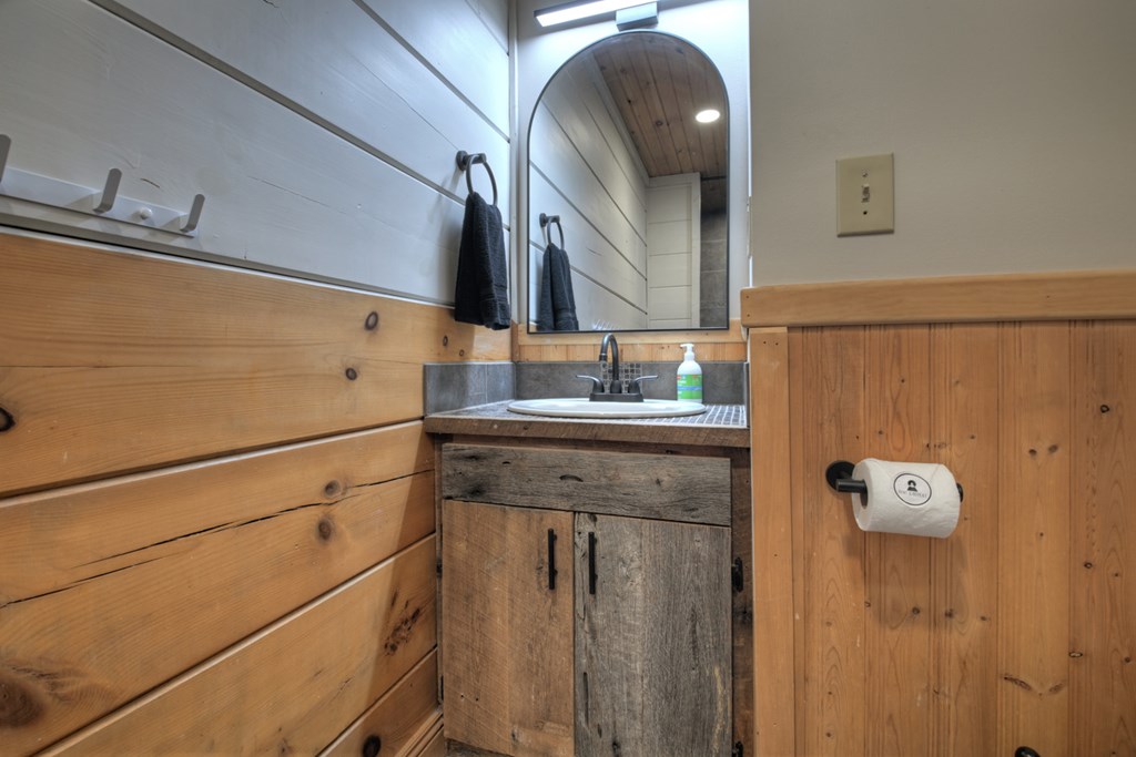 419771 Mineral Bluff Residential