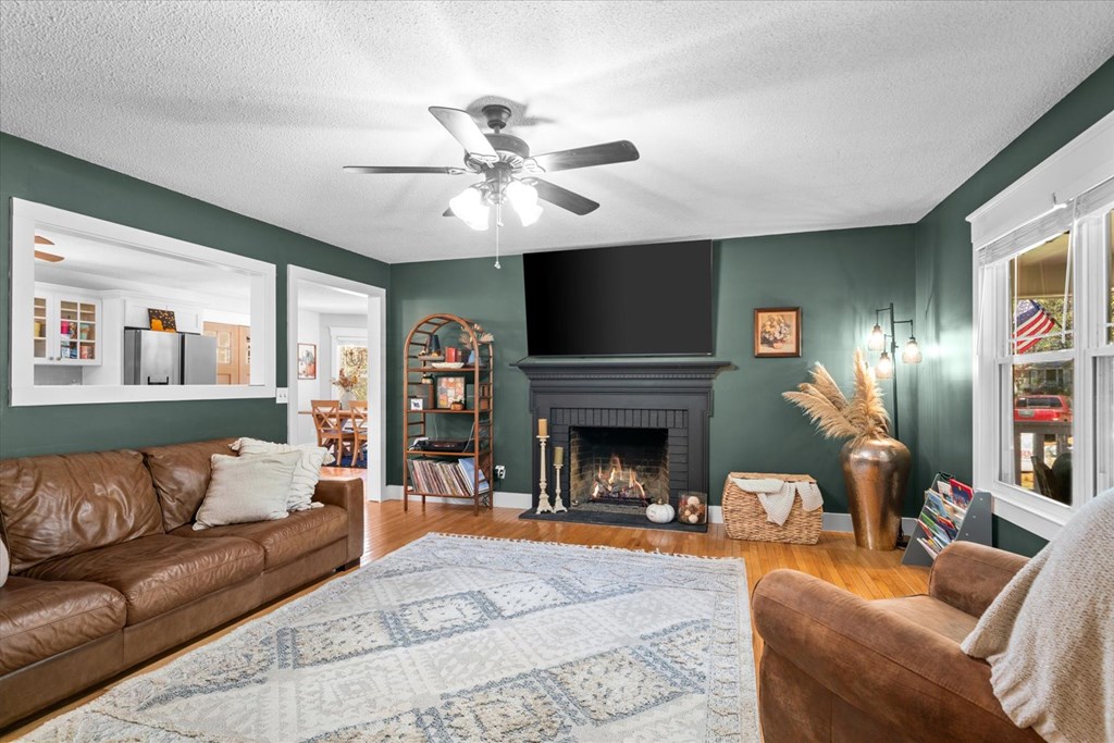 419803 Chatsworth Residential