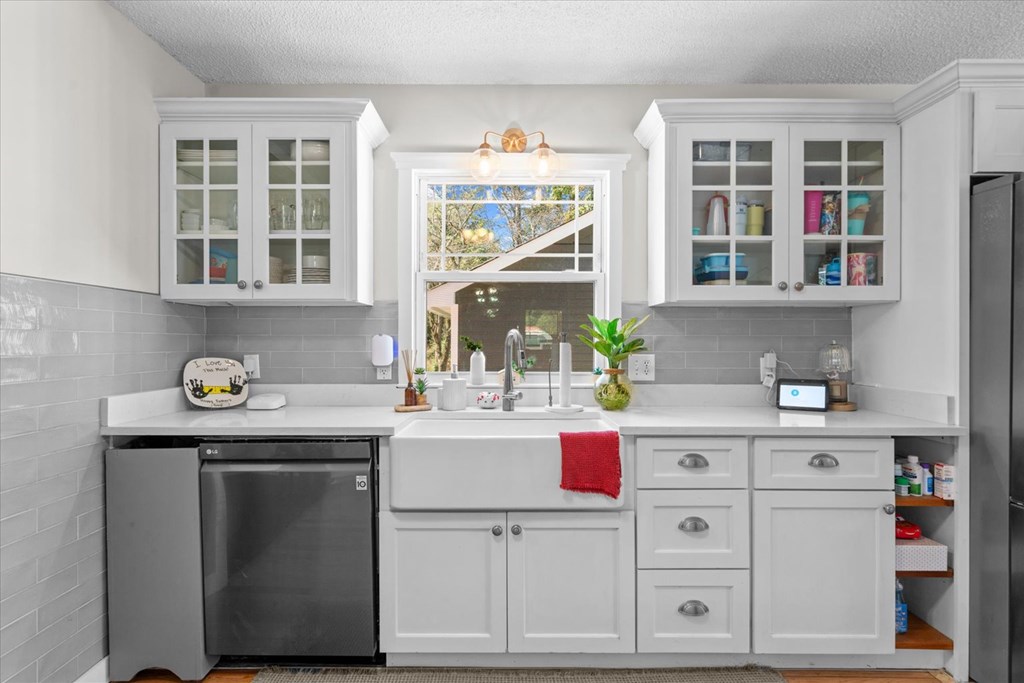 419803 Chatsworth Residential