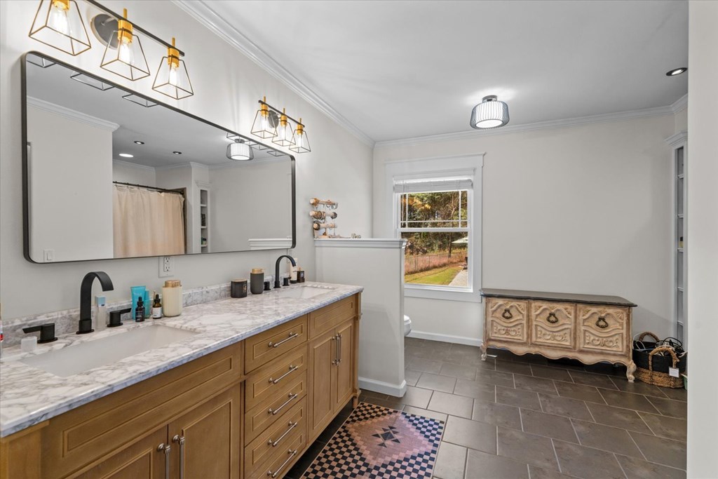 419803 Chatsworth Residential