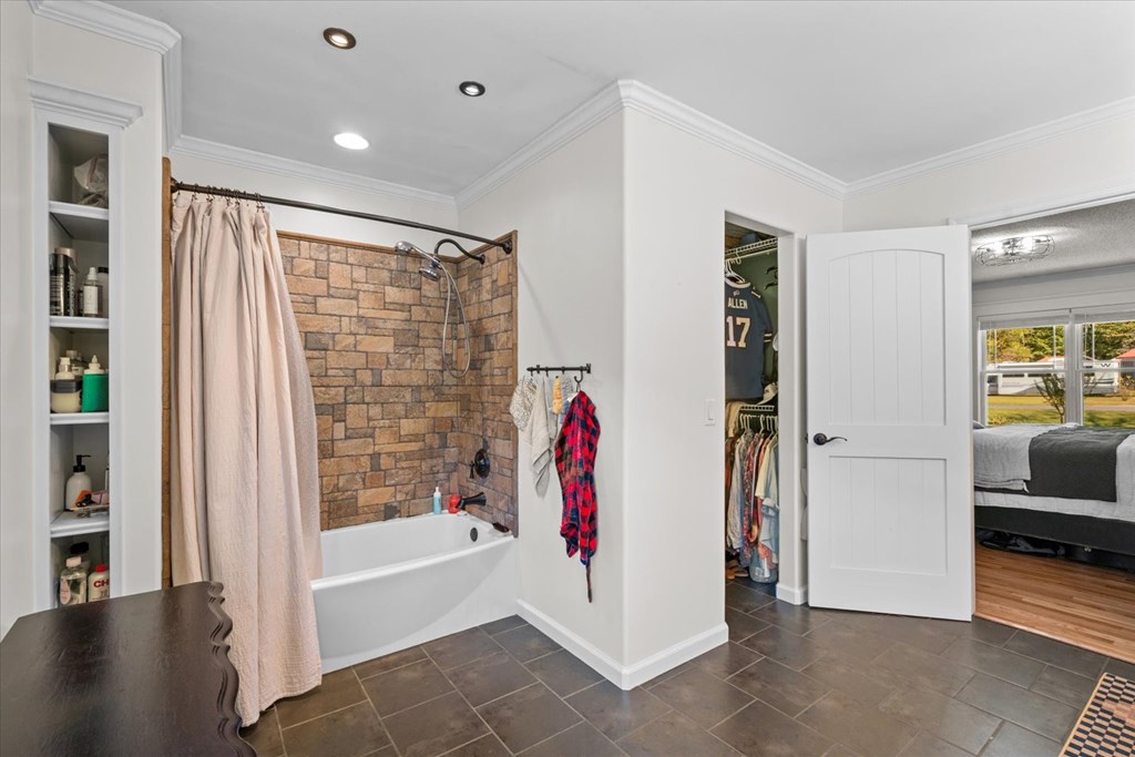 419803 Chatsworth Residential