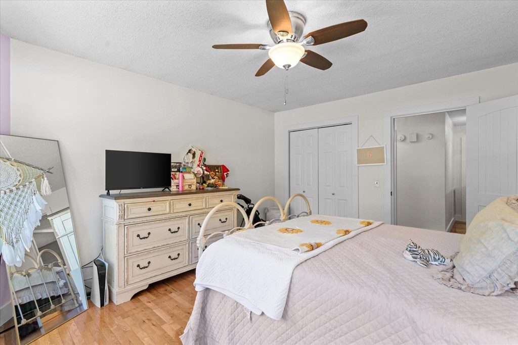 419803 Chatsworth Residential