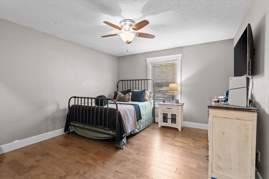 419803 Chatsworth Residential