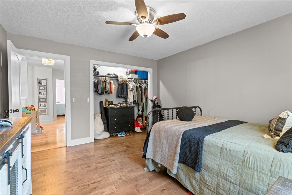 419803 Chatsworth Residential