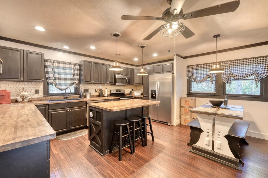 419840 Young Harris Residential