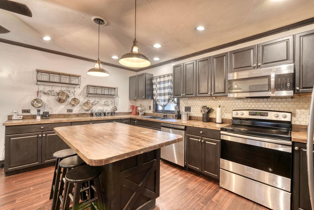 419840 Young Harris Residential