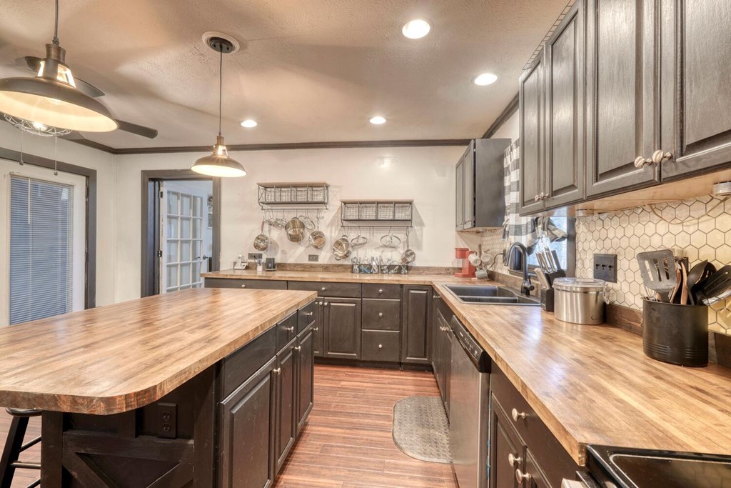 419840 Young Harris Residential