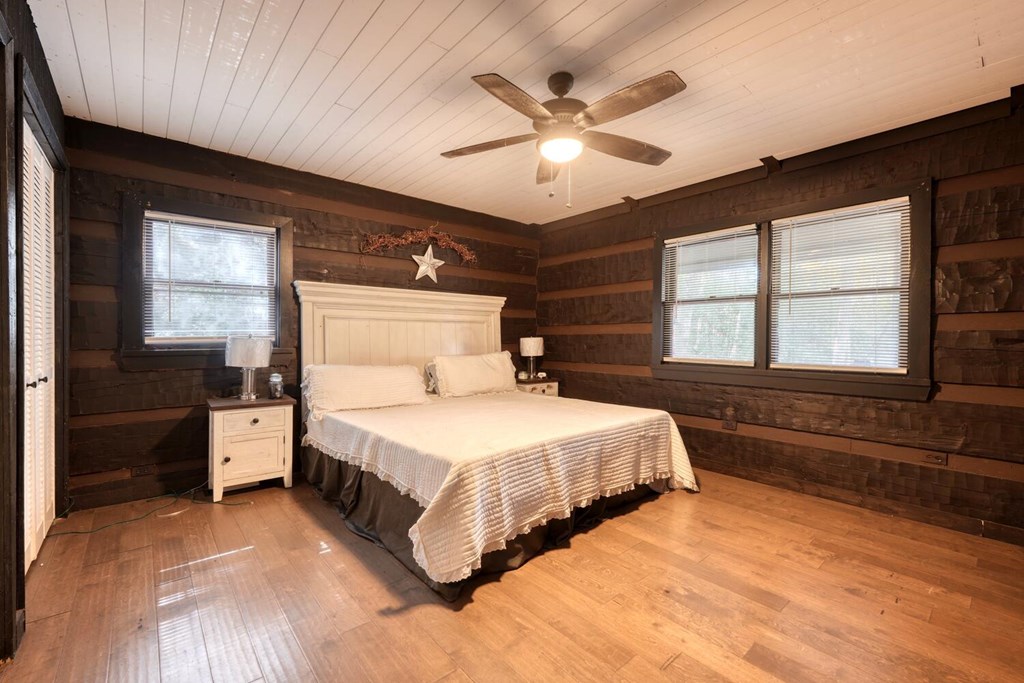 419840 Young Harris Residential