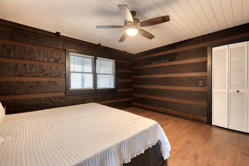 419840 Young Harris Residential