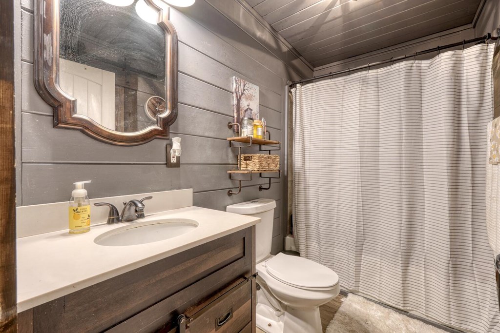 419840 Young Harris Residential