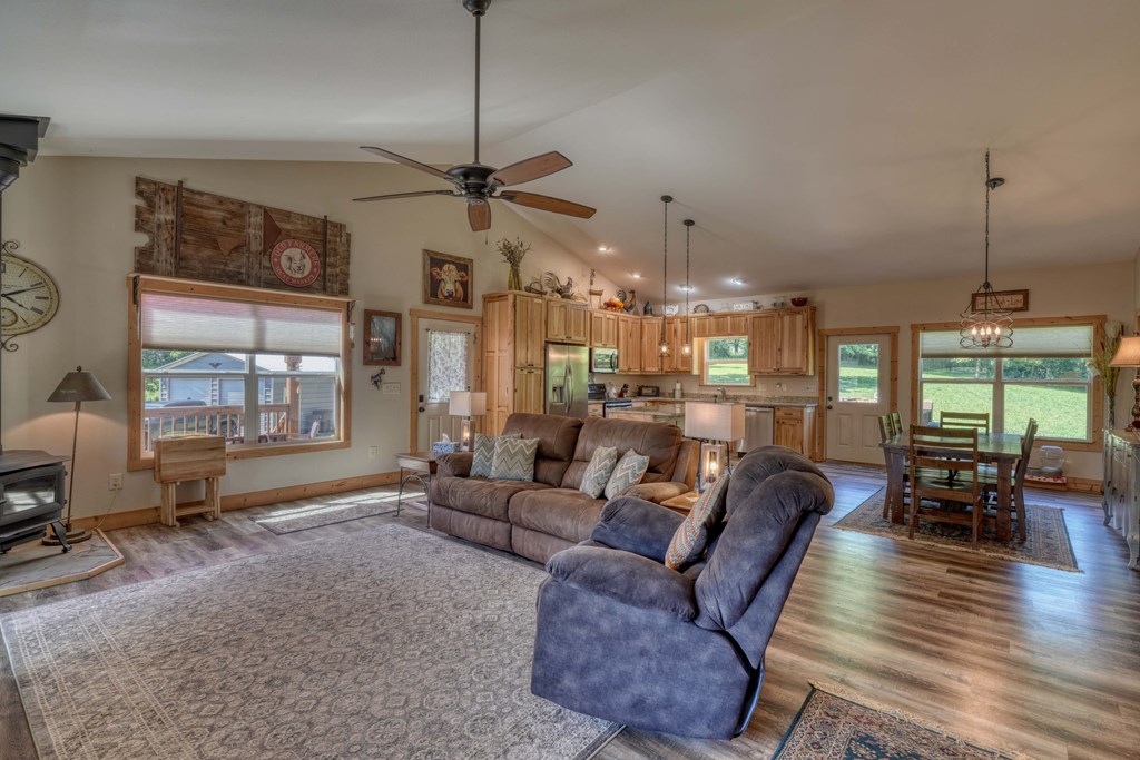 419922 Hayesville Residential