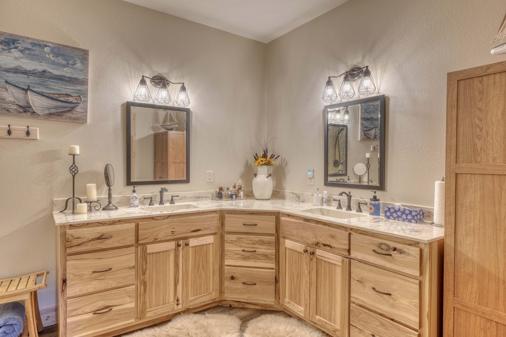 419922 Hayesville Residential