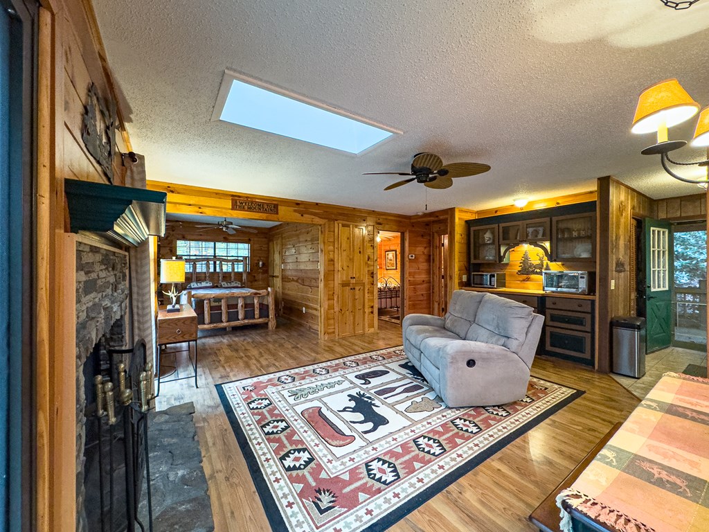 419990 Hayesville Residential