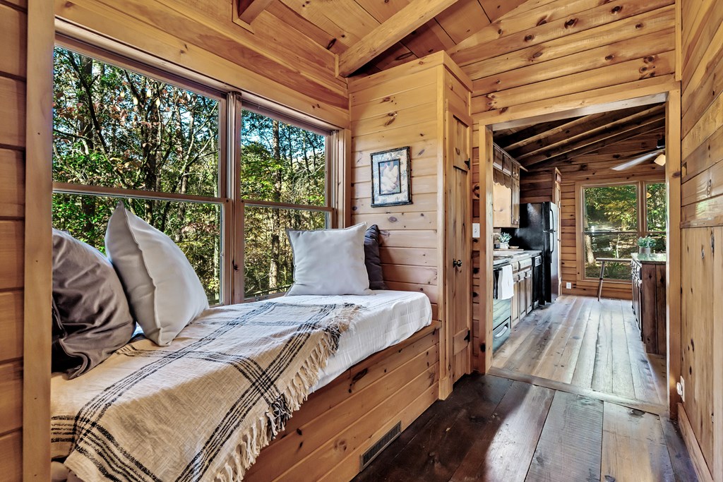 420081 Mineral Bluff Residential