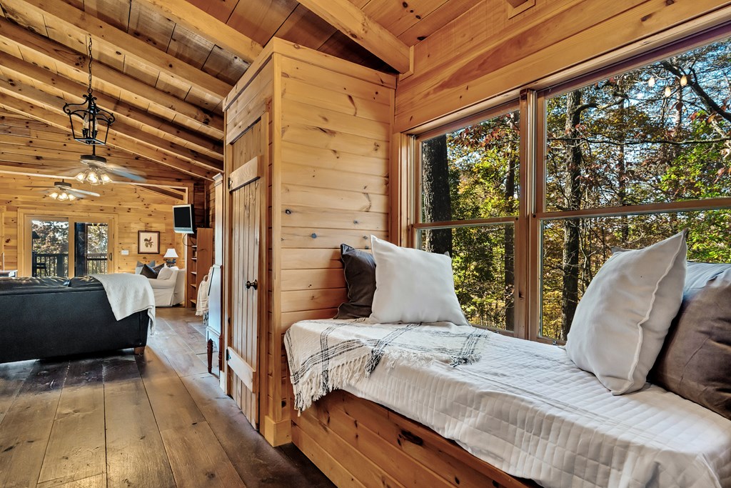 420081 Mineral Bluff Residential