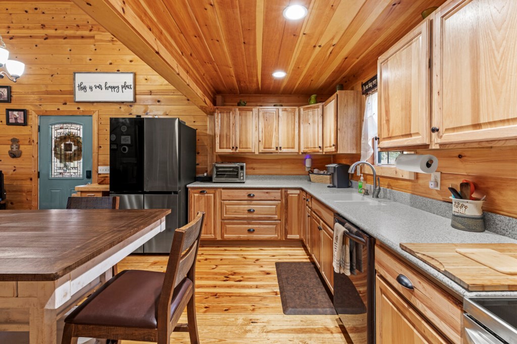 420120 Young Harris Residential